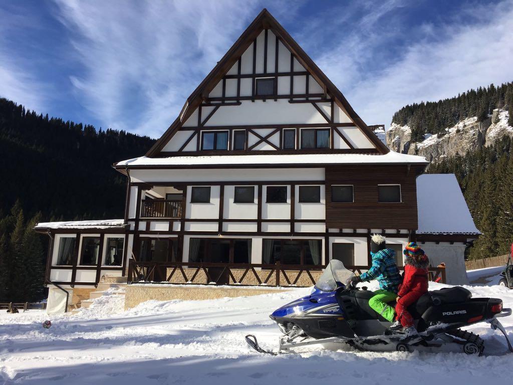 Chalet Alpina Moroeni Luaran gambar