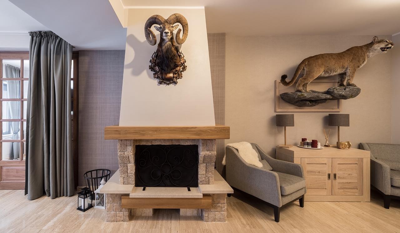 Chalet Alpina Moroeni Luaran gambar