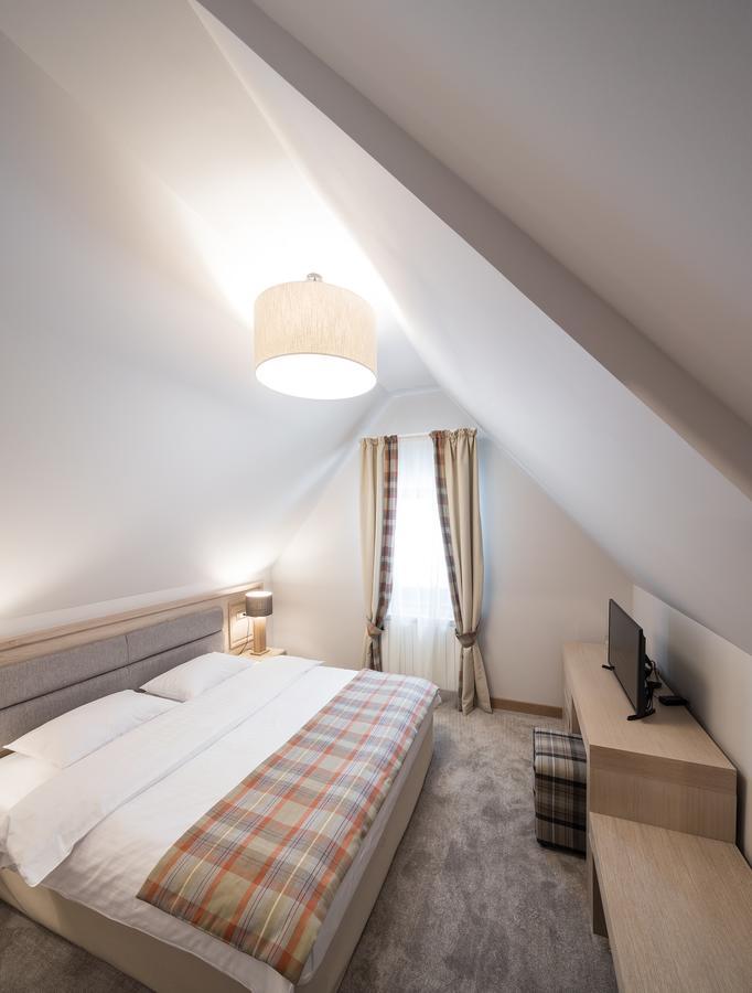 Chalet Alpina Moroeni Luaran gambar