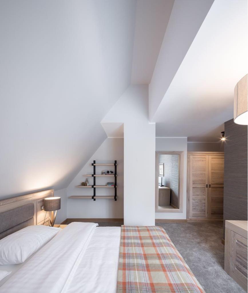 Chalet Alpina Moroeni Luaran gambar
