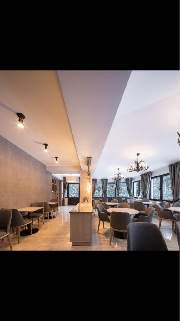 Chalet Alpina Moroeni Luaran gambar